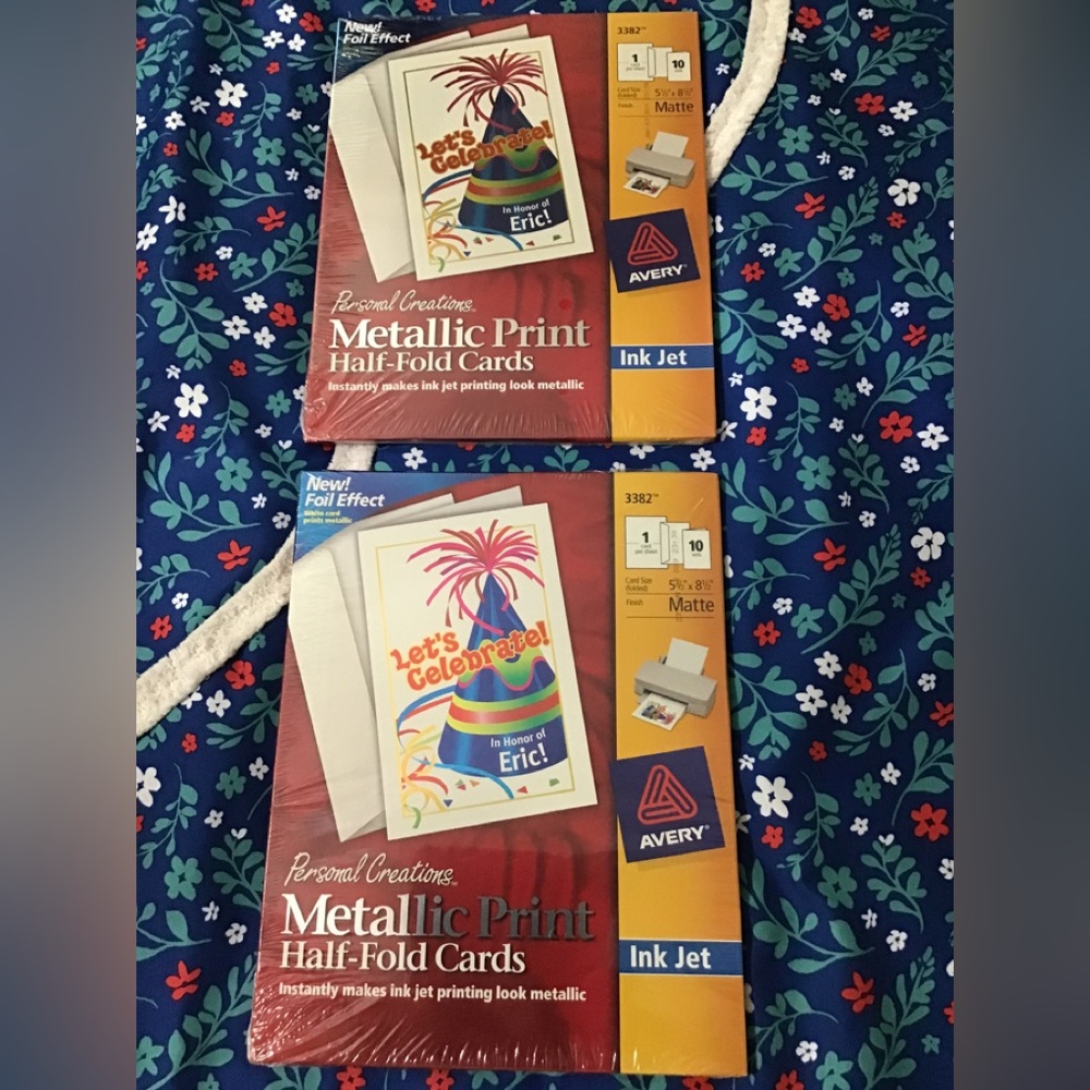 A total of 2 NWT personal creations, metallic print half gold greeting cards